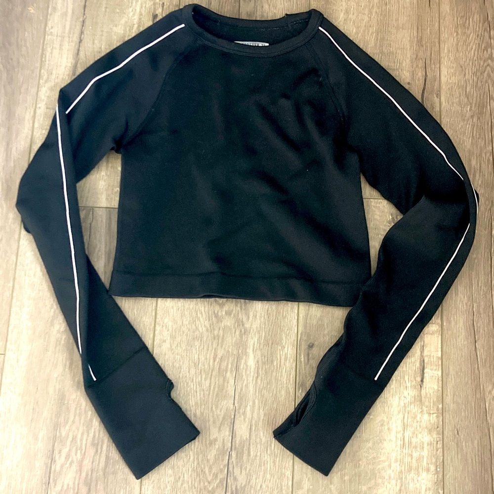 Forever 21 Black Long Sleeve crop top with thumbholes